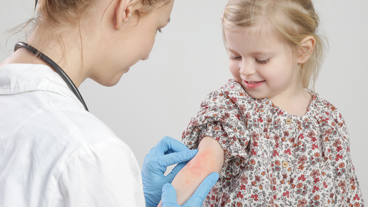 Logo der CME Fortbildung "Atopische Dermatitis - das ganze Kind und seine Familie im Blick"