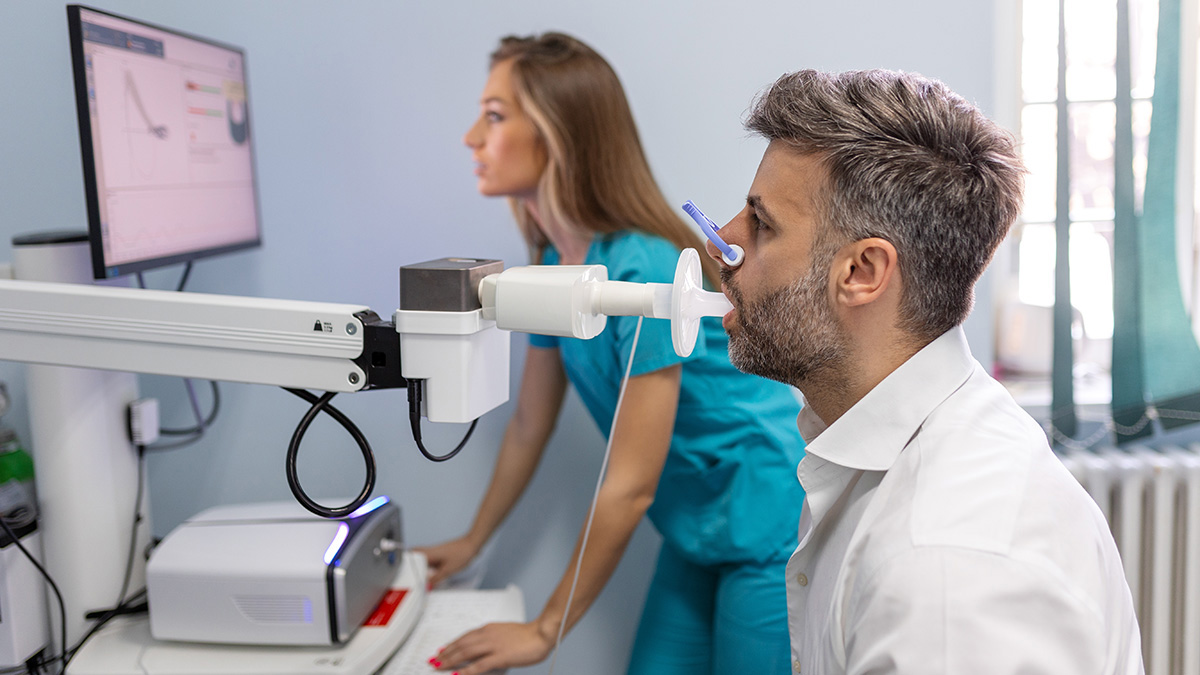 Logo der CME Fortbildung "Einatmen und Ausatmen - Lungenfunktionsprüfung und Auskultation leicht gemacht"